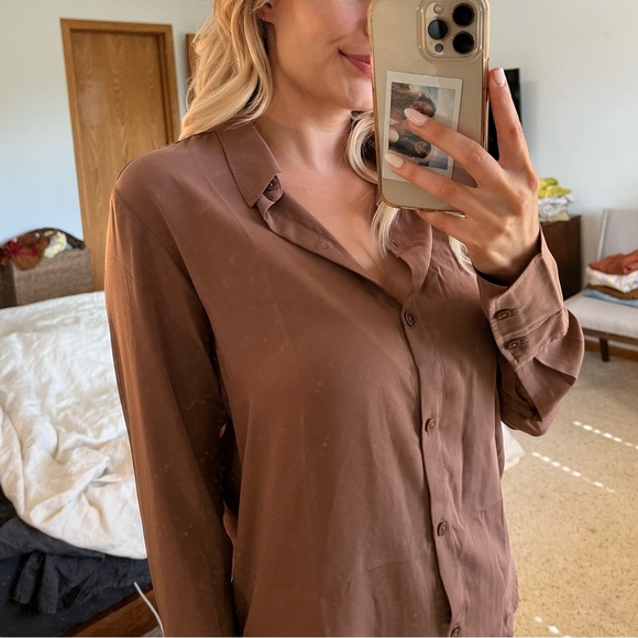 Silky/satin button up from Abercrombie! - Picture 6 of 8